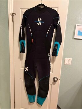 Women’s Full Wetsuit – Black with Teal Accents